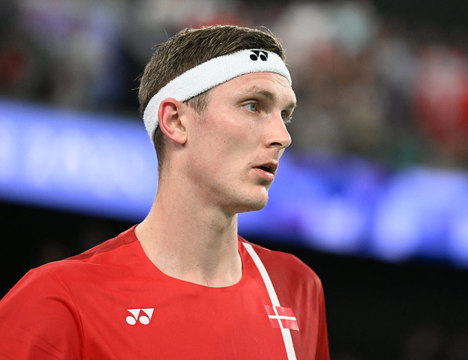 包含英格兰羽毛球队碾压日本羽毛球队，安赛龙高光表现的词条