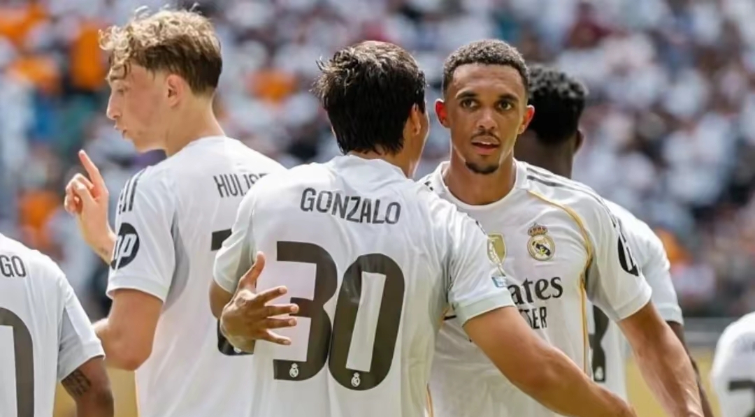 尤文力克乌拉圭，马丁内利带队取胜