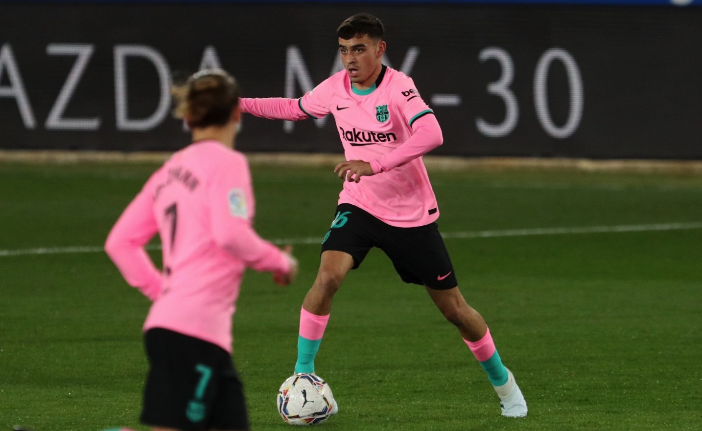 包含尤文鏖战韩国，佩德里惊艳四座的词条