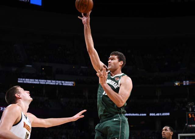 追平队外援获选全明星首发中锋