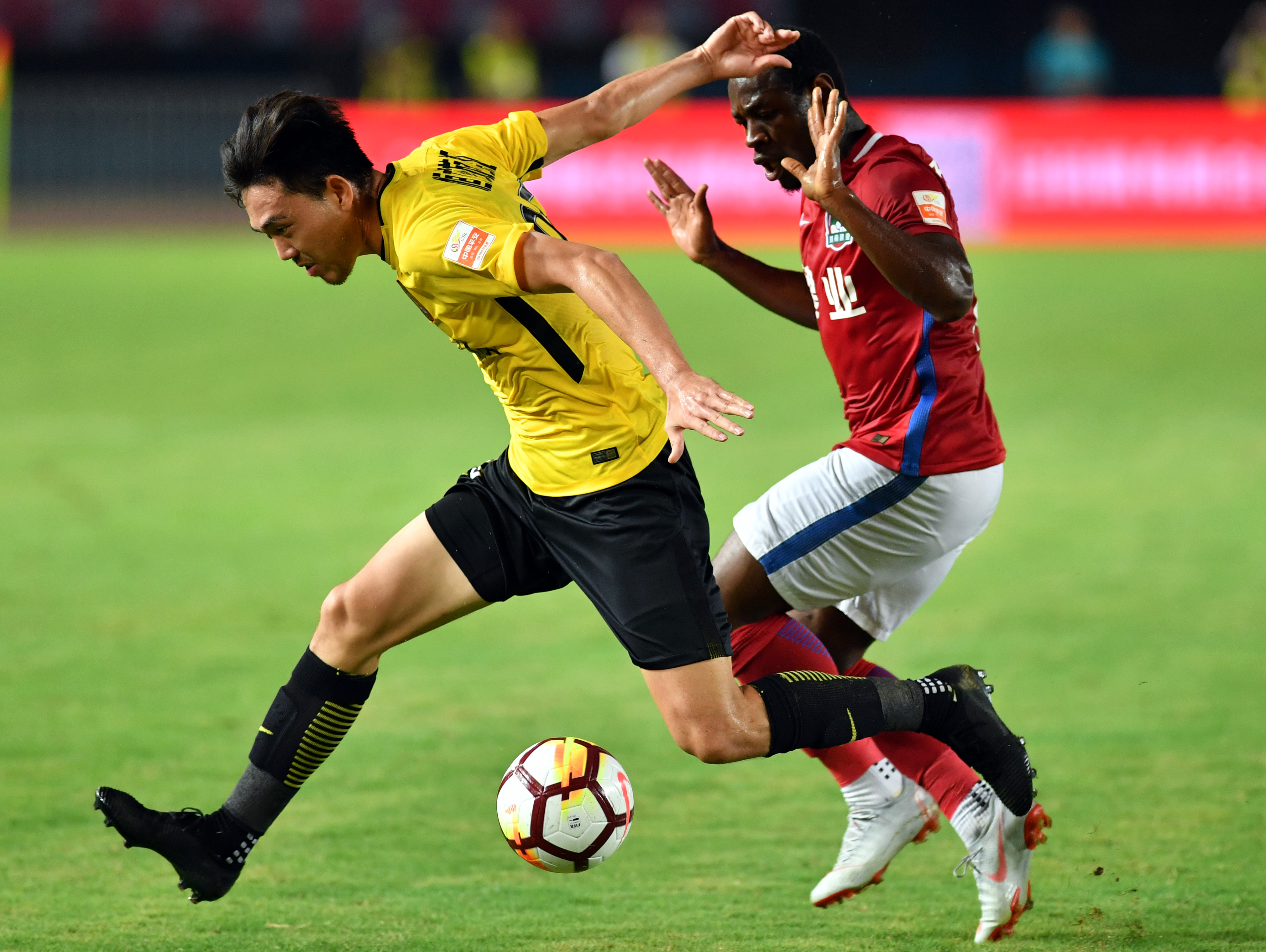 广州恒大集团球员体能训练积极,备战赛季盛宴的简单介绍 广州恒大集团球员体能训练积极,备战赛季盛宴的简单介绍