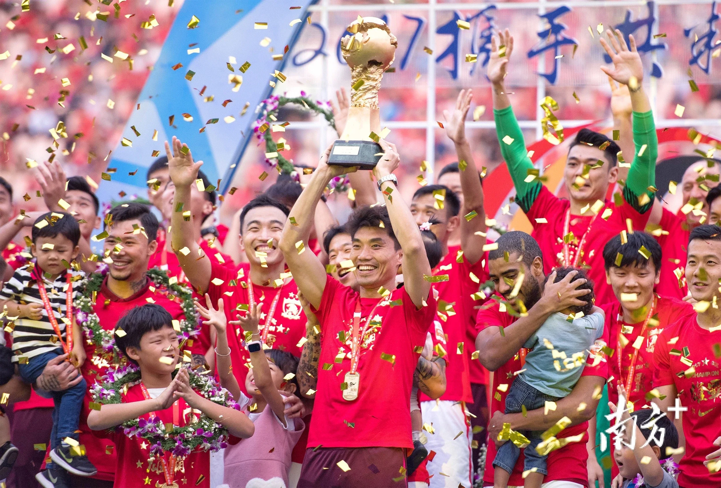 广州恒大集团球员体能训练积极,备战赛季盛宴的简单介绍 广州恒大集团球员体能训练积极,备战赛季盛宴的简单介绍