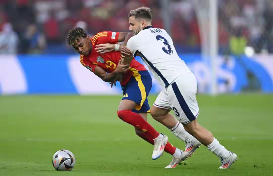 西班牙体操选手表现出色夺得亚军 西班牙体操选手表现出色夺得亚军