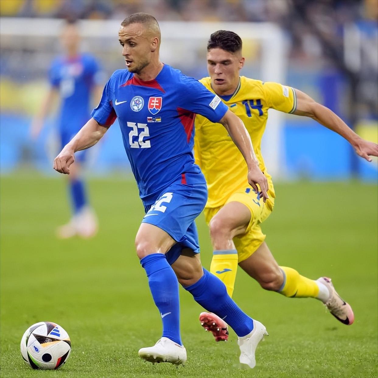 包含欧洲杯预选赛：斯洛伐克险胜苏格兰，晋级压力山大的词条