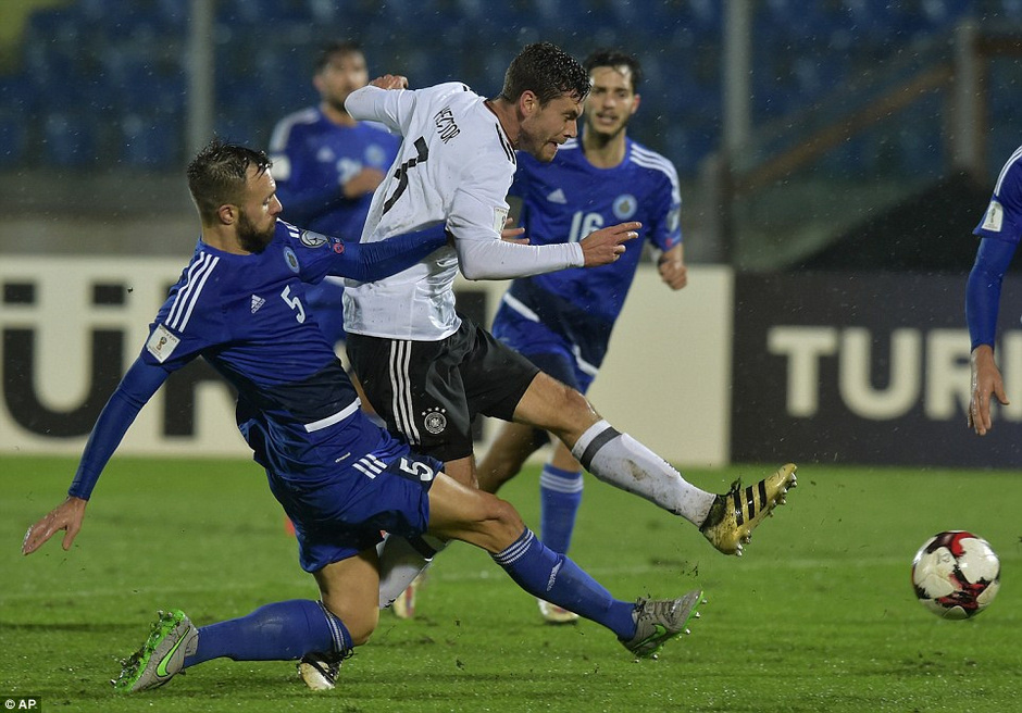 莱比锡红牛力克瓦伦西亚，格纳布里完成帽子戏法的简单介绍