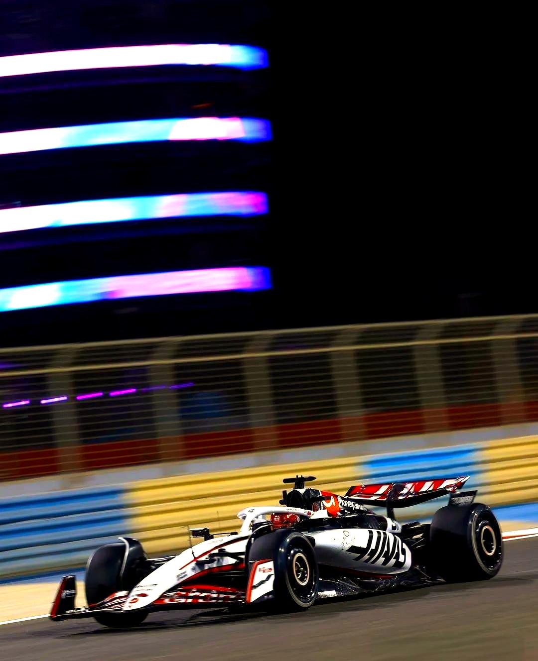 包含威廉姆斯横扫哈斯车队,皮亚斯特里扛起全队的词条 包含威廉姆斯横扫哈斯车队,皮亚斯特里扛起全队的词条