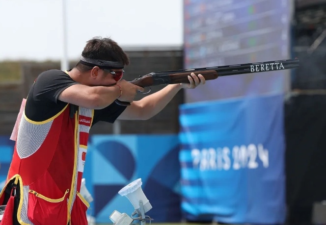 中国选手勇夺银牌,力争冲击世界纪录 中国选手勇夺银牌,力争冲击世界纪录