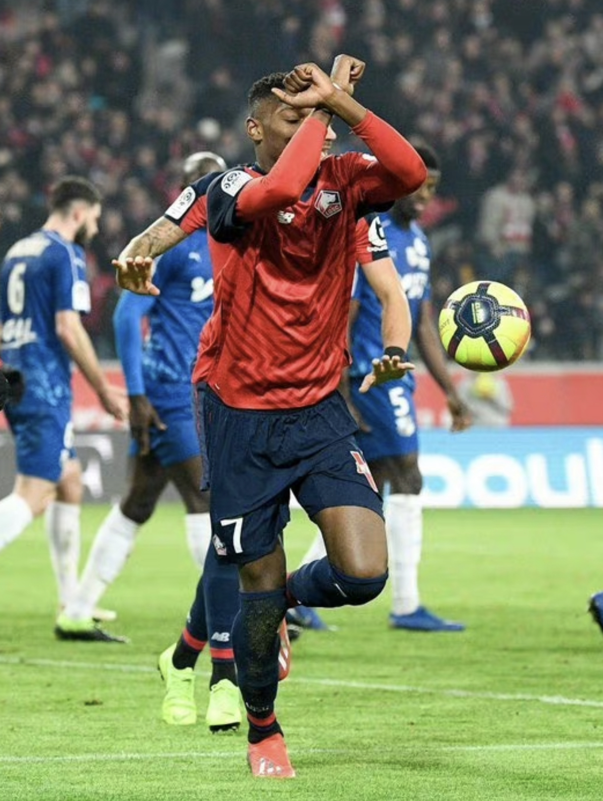 关于里昂队前锋实力彰显成为焦点的信息