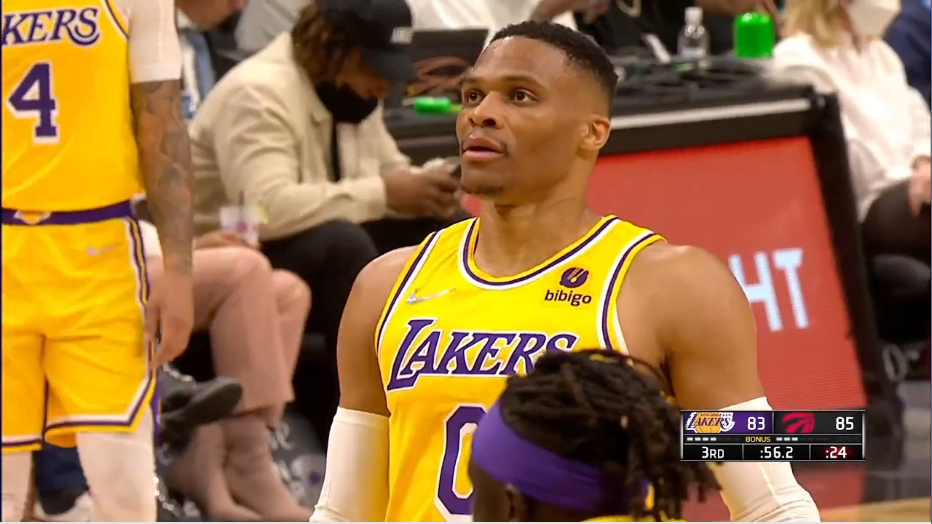 体育赛事直播-关于必杀三分助球队稳住胜局，战绩不断攀升的信息