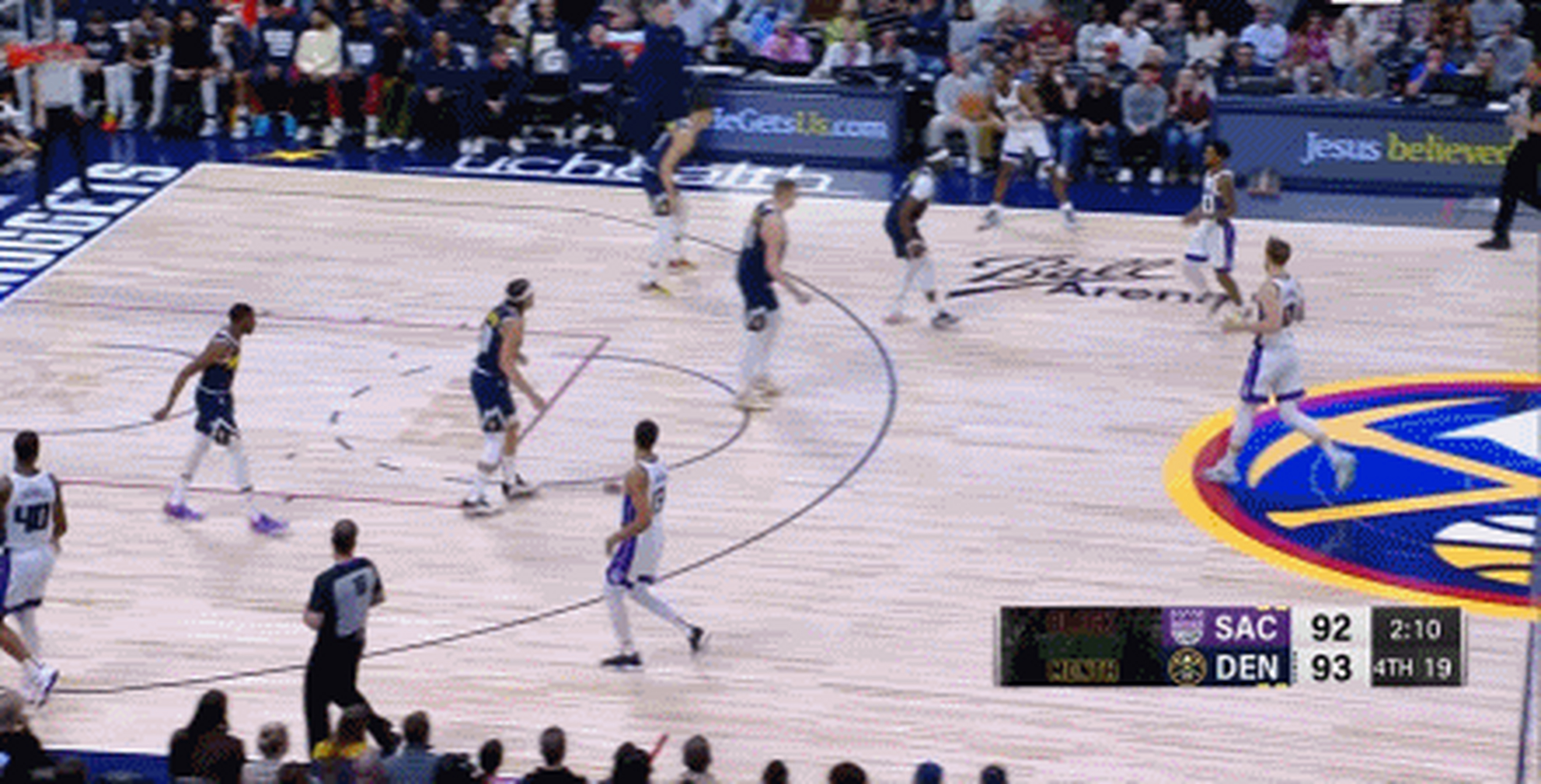 掘金险胜北京队,福克斯高光表现 掘金险胜北京队,福克斯高光表现