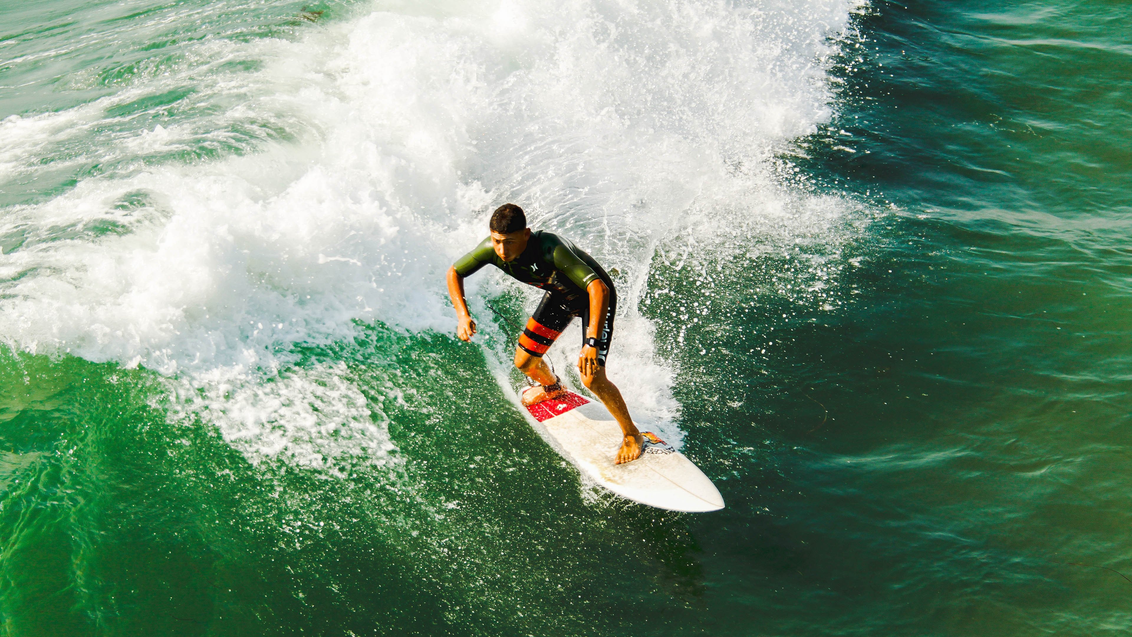 从伊比利亚到英伦，横扫与接管的双重奏—论足球世界的唯一性瞬间